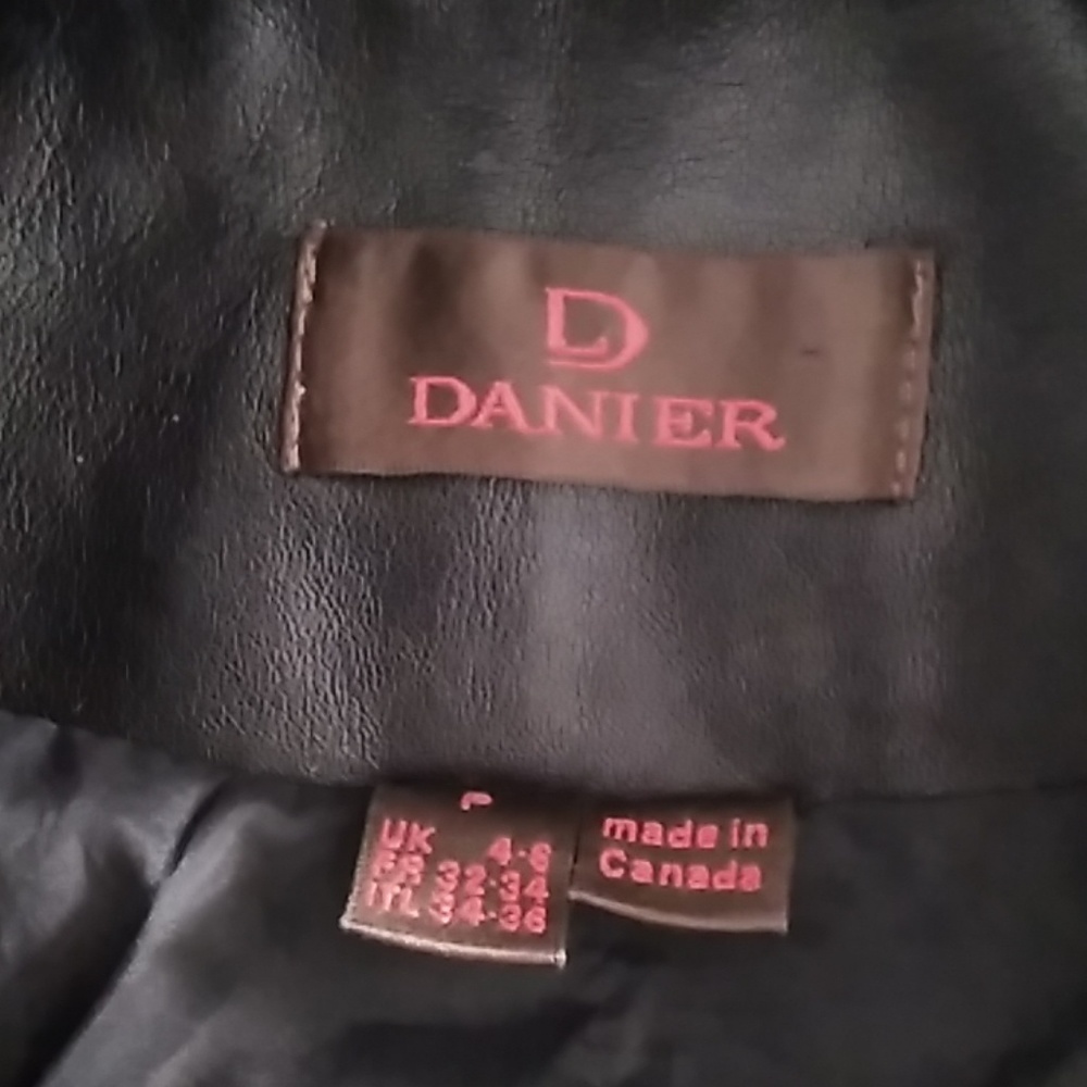 ⭐️Danier Leather Jacket - Picture 5 of 14